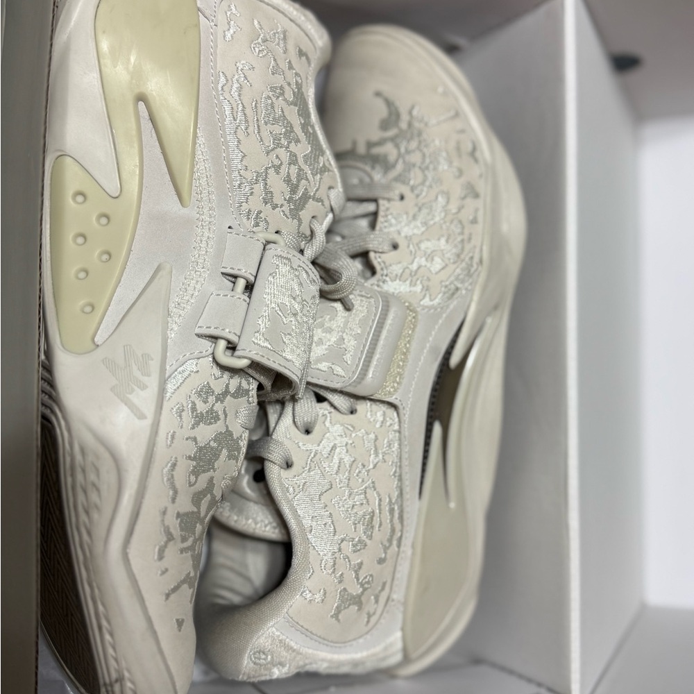 Jordan Zion 3 SE Cream Athletic Shoes